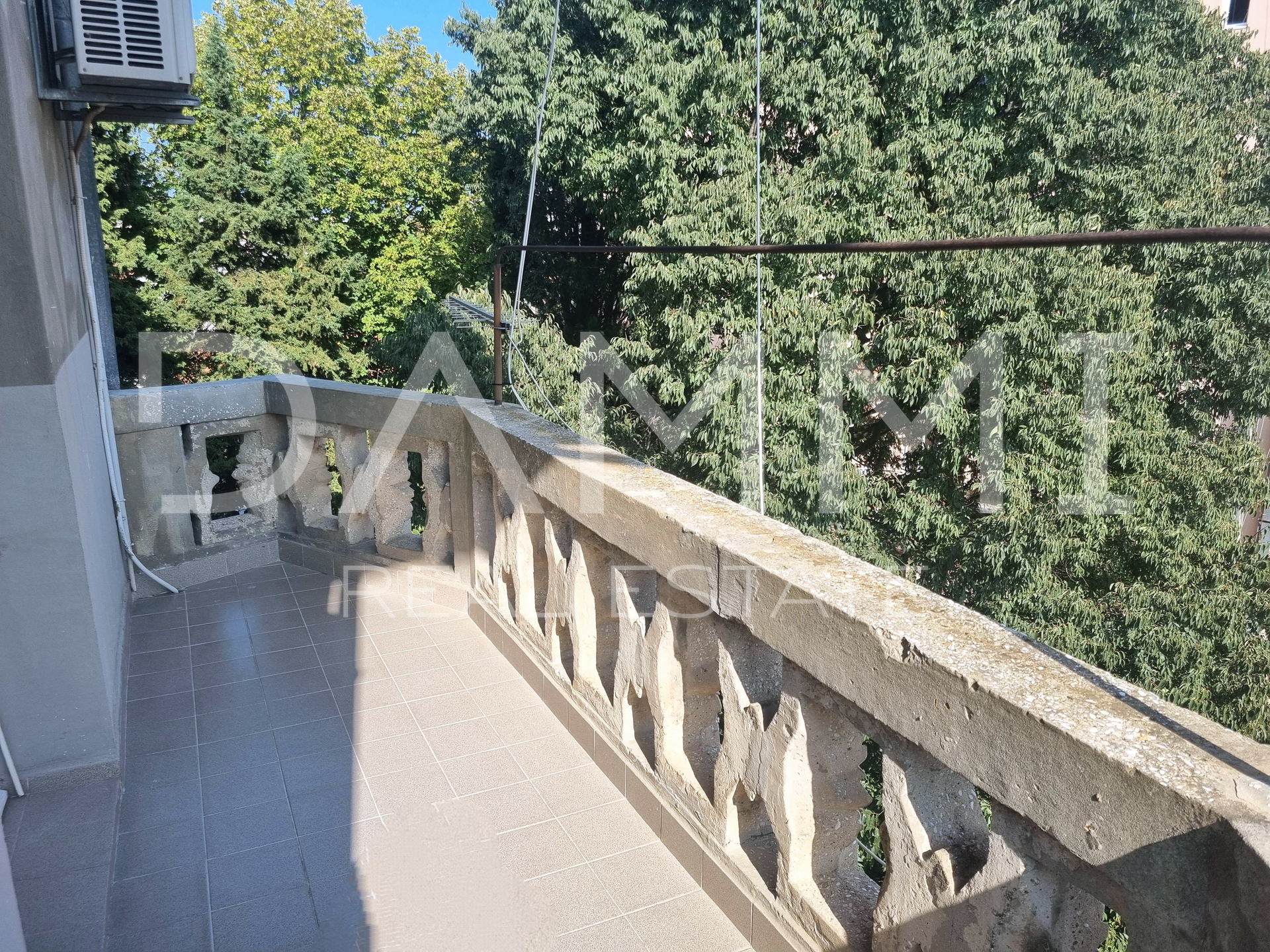 Istra - Pula&comma; centar - savr&scaron;en stan u austrougarskoj vili