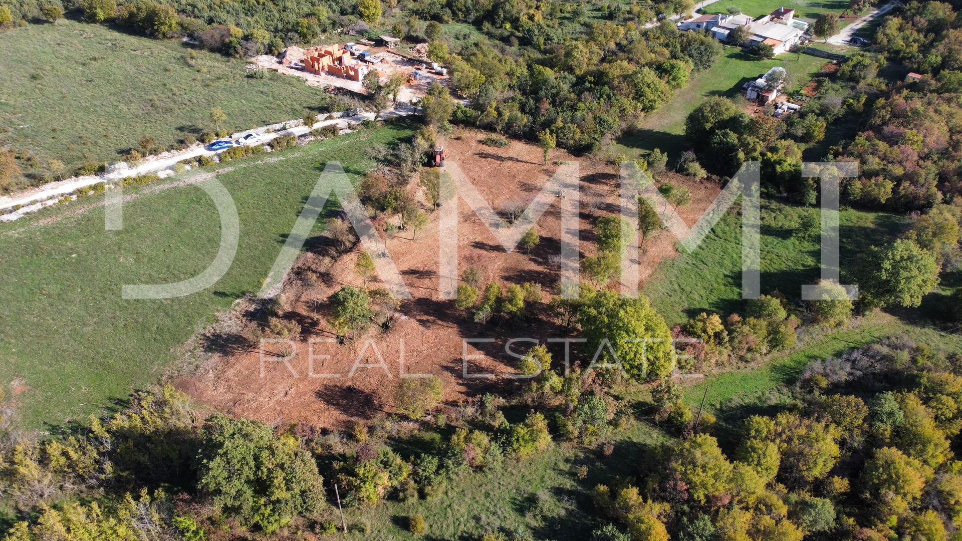 Rakalj - kombinacija građevinskog i poljoprivrednog zemljišta EKSKLUZIVNA PRODAJA