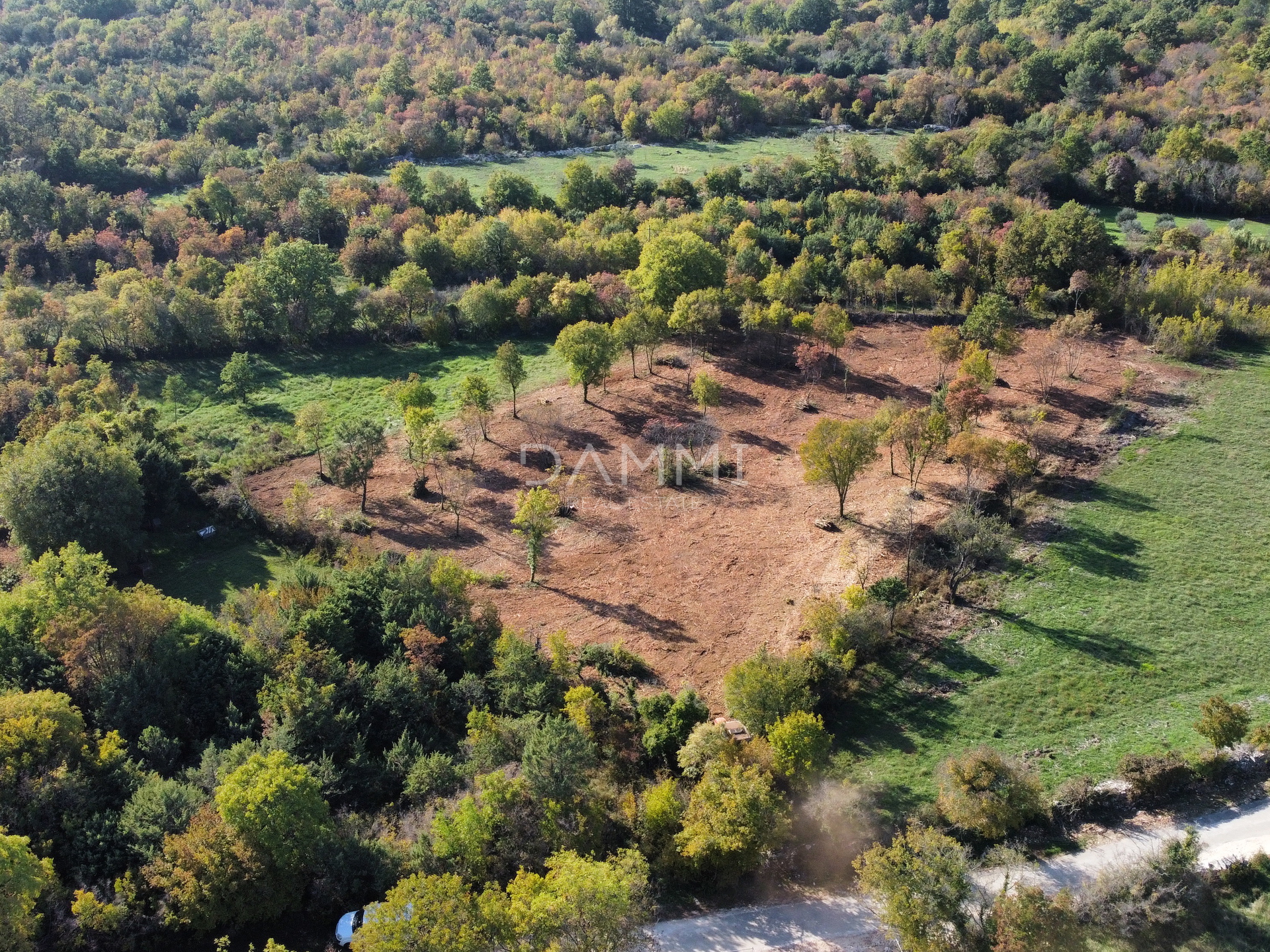 Rakalj - kombinacija građevinskog i poljoprivrednog zemljišta EKSKLUZIVNA PRODAJA