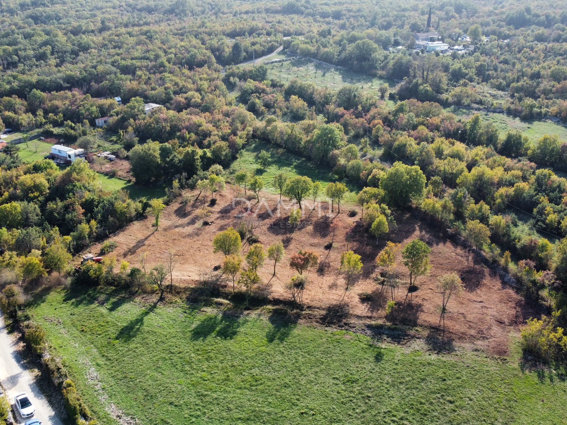 Rakalj - kombinacija građevinskog i poljoprivrednog zemljišta EKSKLUZIVNA PRODAJA