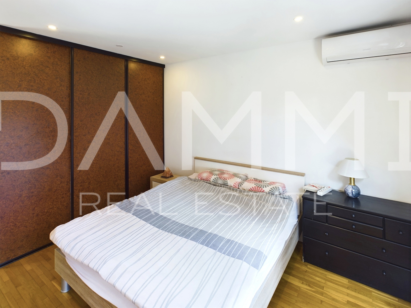 Istra&comma; Umag - samostoje&cacute;a apartmanska ku&cacute;a&comma; 100 m od pla&zcaron;e&comma; pogled more