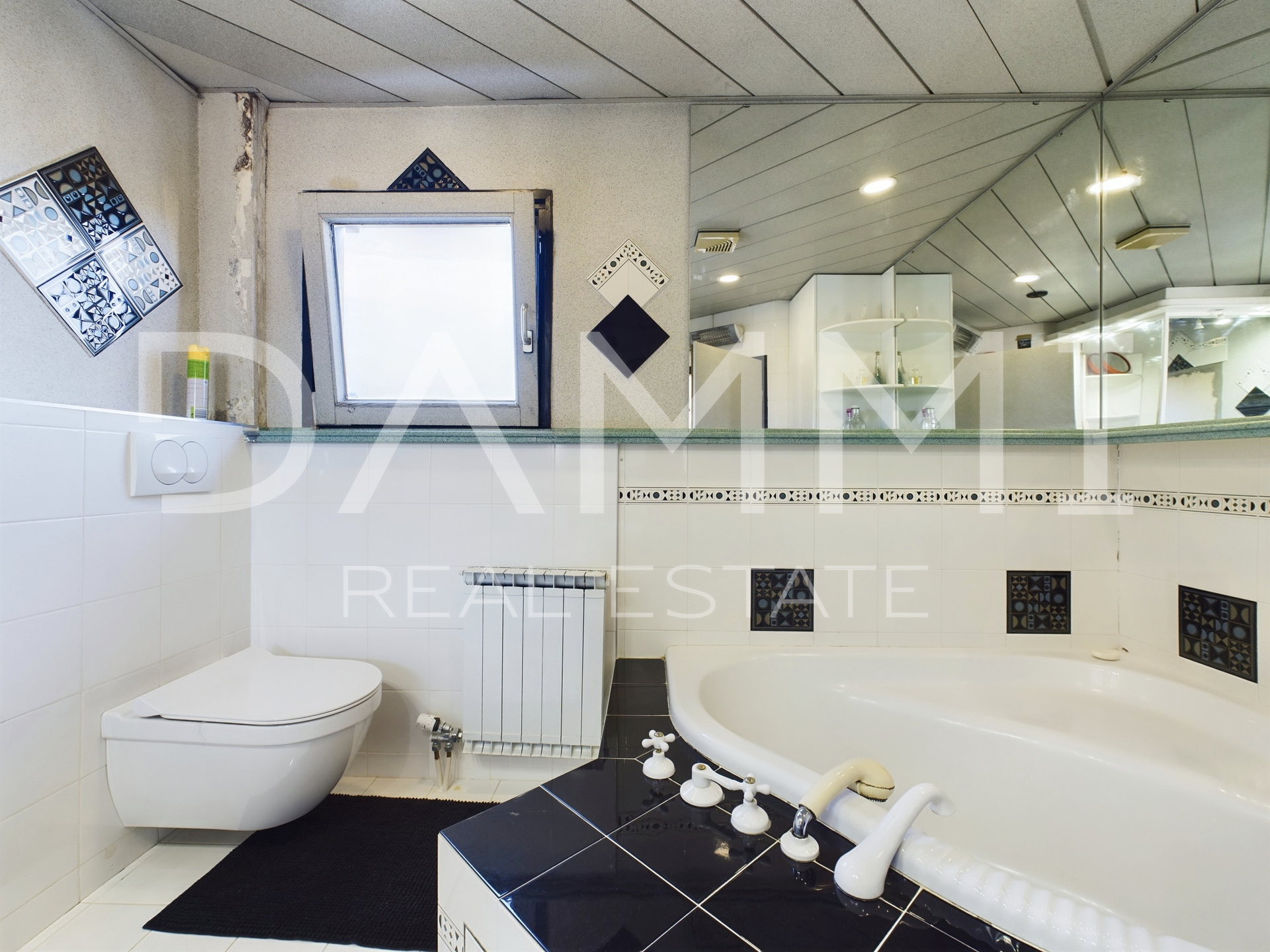 Istra&comma; Umag - samostoje&cacute;a apartmanska ku&cacute;a&comma; 100 m od pla&zcaron;e&comma; pogled more