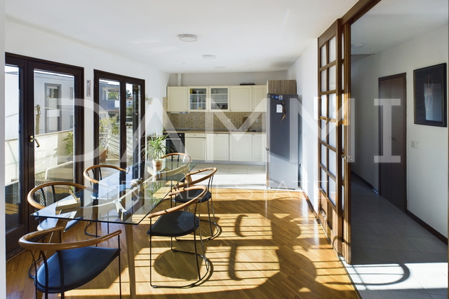 Istra, Umag - samostojeća apartmanska kuća, 100 m od plaže, pogled more