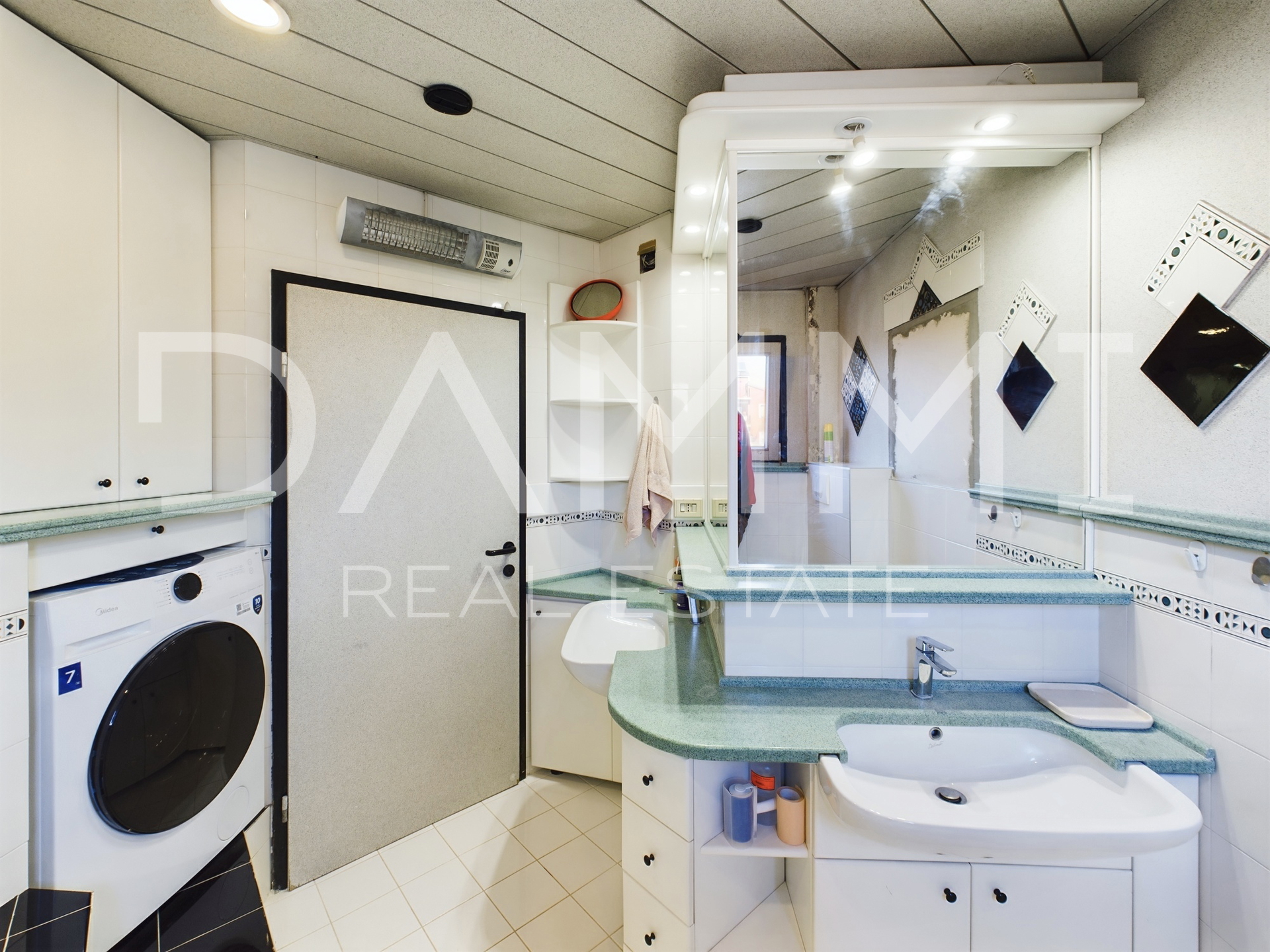 Istra&comma; Umag - samostoje&cacute;a apartmanska ku&cacute;a&comma; 100 m od pla&zcaron;e&comma; pogled more