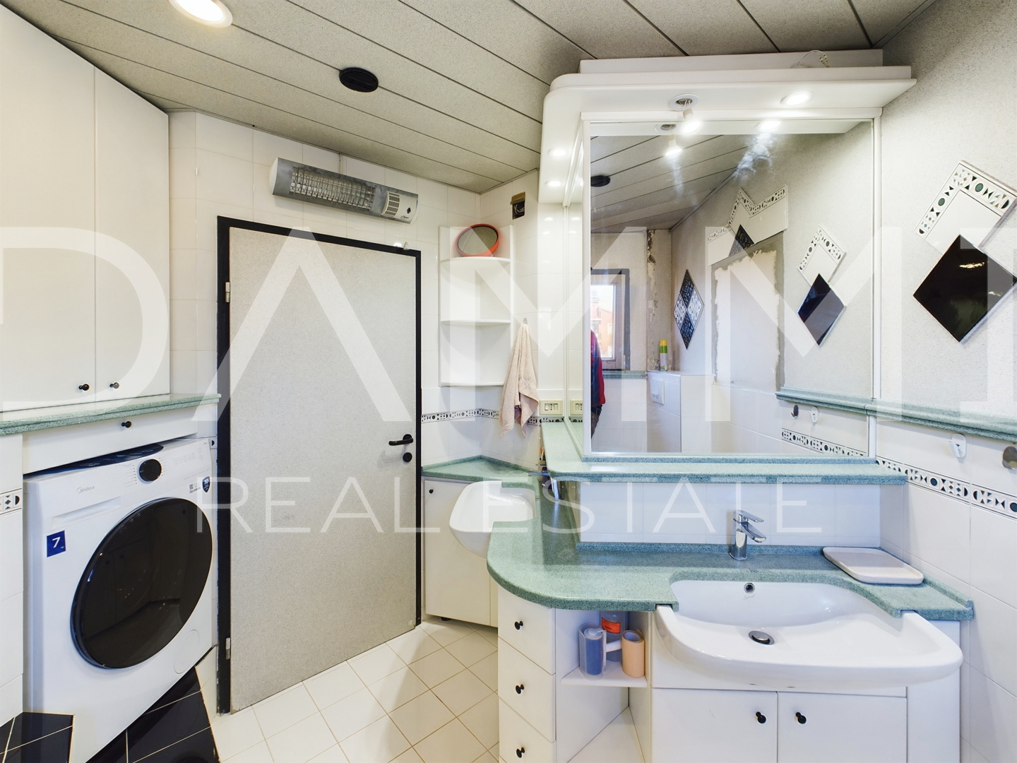 Istra&comma; Umag - samostoje&cacute;a apartmanska ku&cacute;a&comma; 100 m od pla&zcaron;e&comma; pogled more