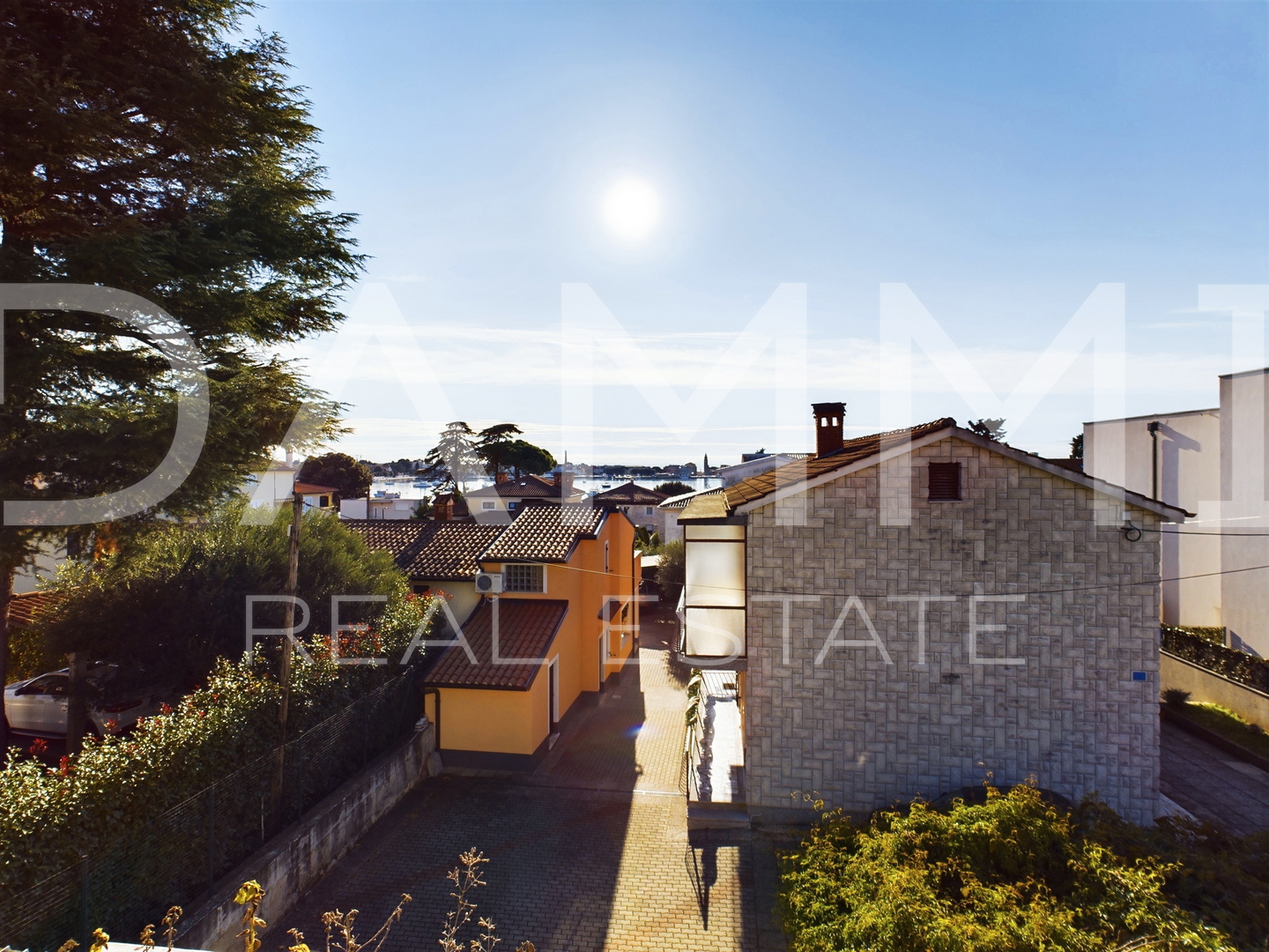 Istra&comma; Umag - samostoje&cacute;a apartmanska ku&cacute;a&comma; 100 m od pla&zcaron;e&comma; pogled more