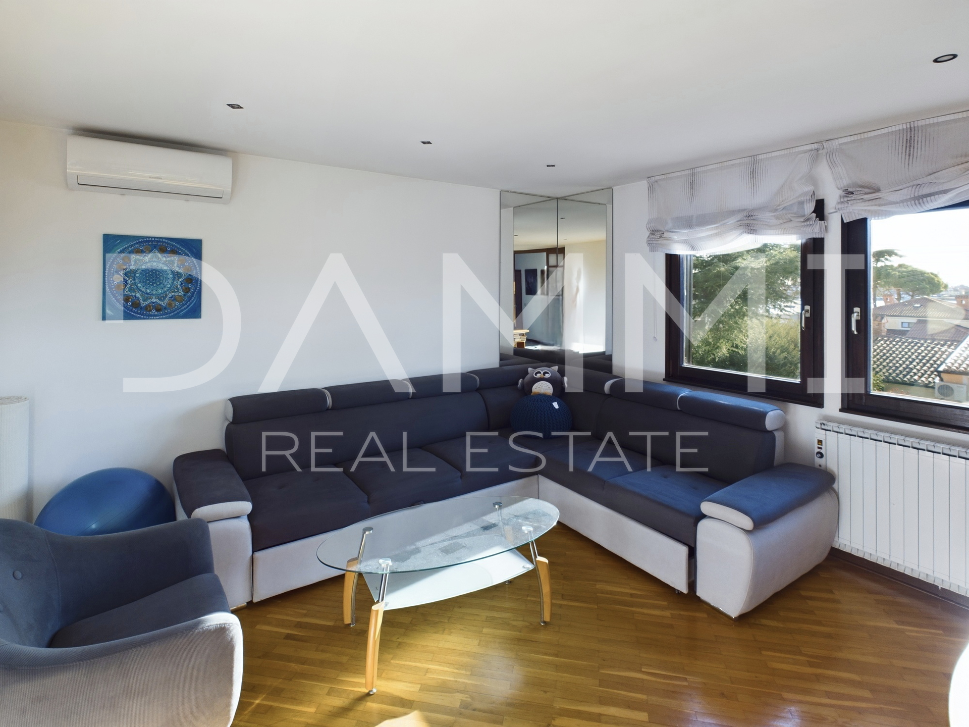 Istra&comma; Umag - samostoje&cacute;a apartmanska ku&cacute;a&comma; 100 m od pla&zcaron;e&comma; pogled more