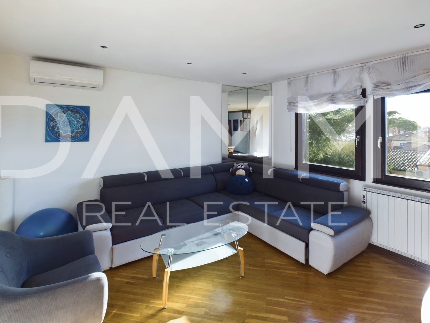 Istra&comma; Umag - samostoje&cacute;a apartmanska ku&cacute;a&comma; 100 m od pla&zcaron;e&comma; pogled more