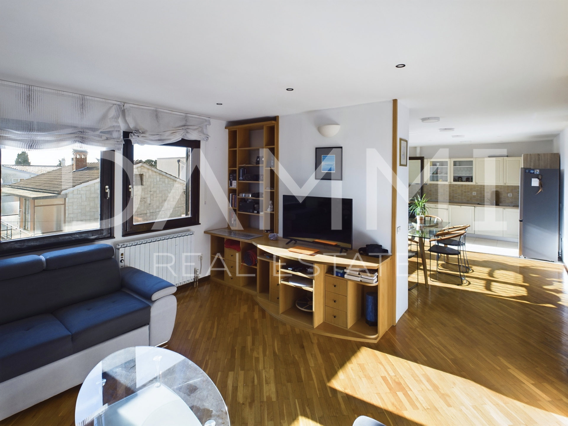 Istra&comma; Umag - samostoje&cacute;a apartmanska ku&cacute;a&comma; 100 m od pla&zcaron;e&comma; pogled more