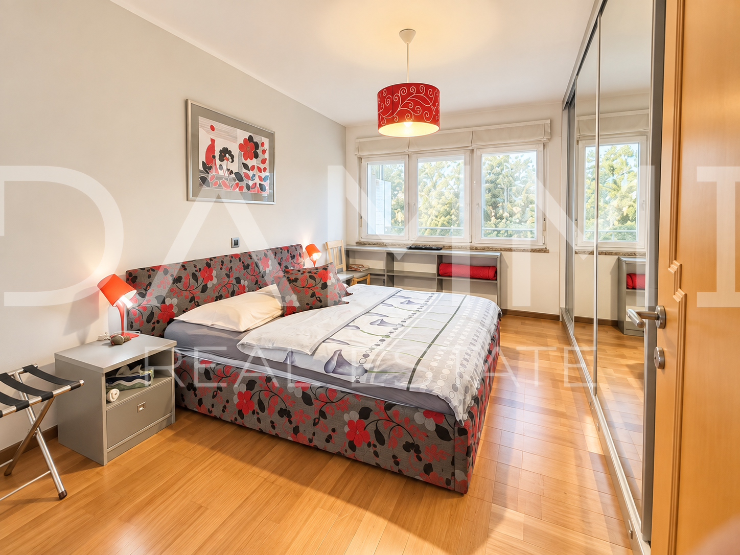 Pula &ndash; centar 61&comma;85 m&sup2;&comma; 2 spava&cacute;e sobe i 2 balkona-potpuno namje&scaron;ten i useljiv