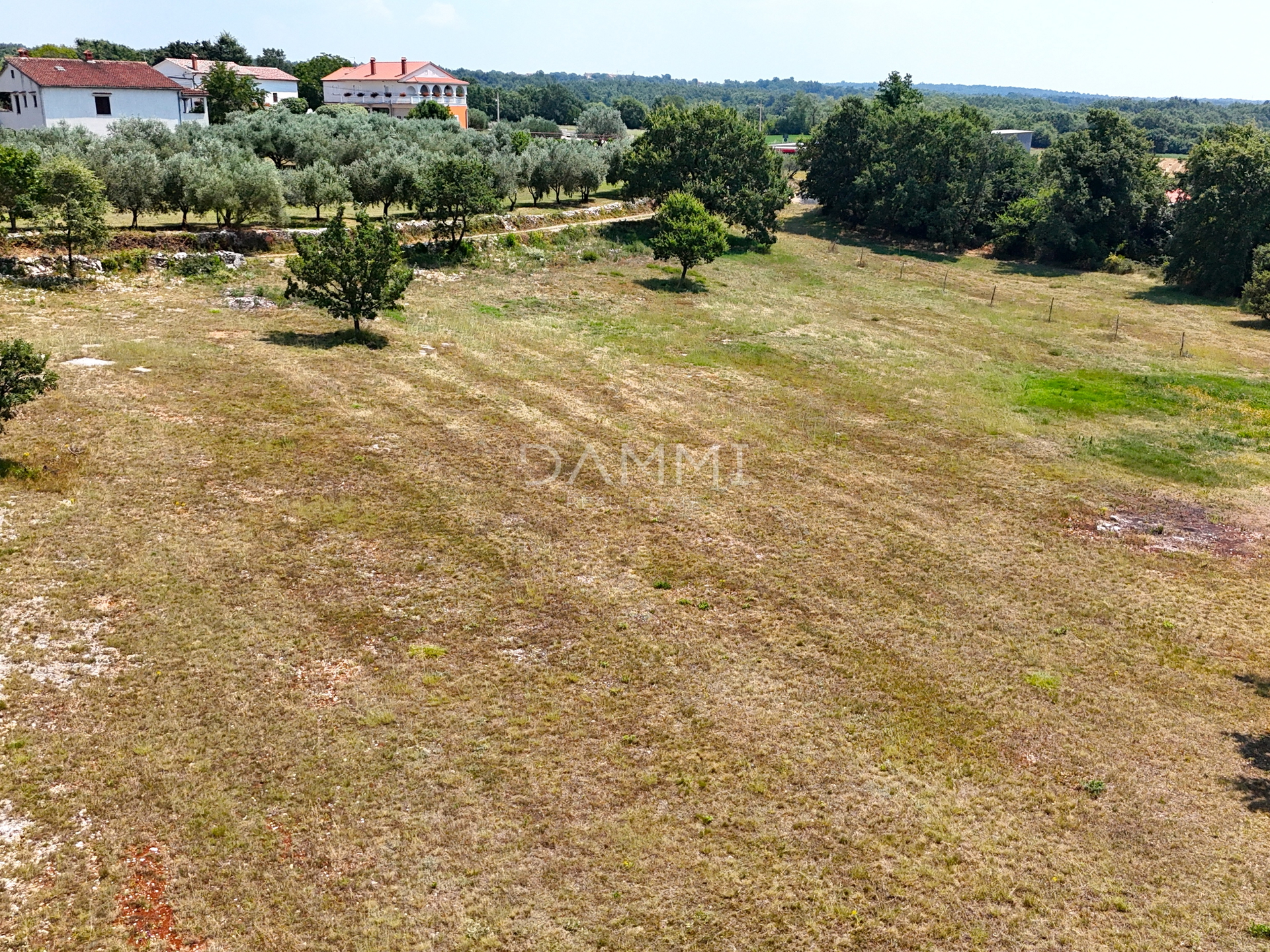 ISTRIA, KANFANAR - LARGE BUILDING LAND IN THE BACKLANDS OF ROVINJ