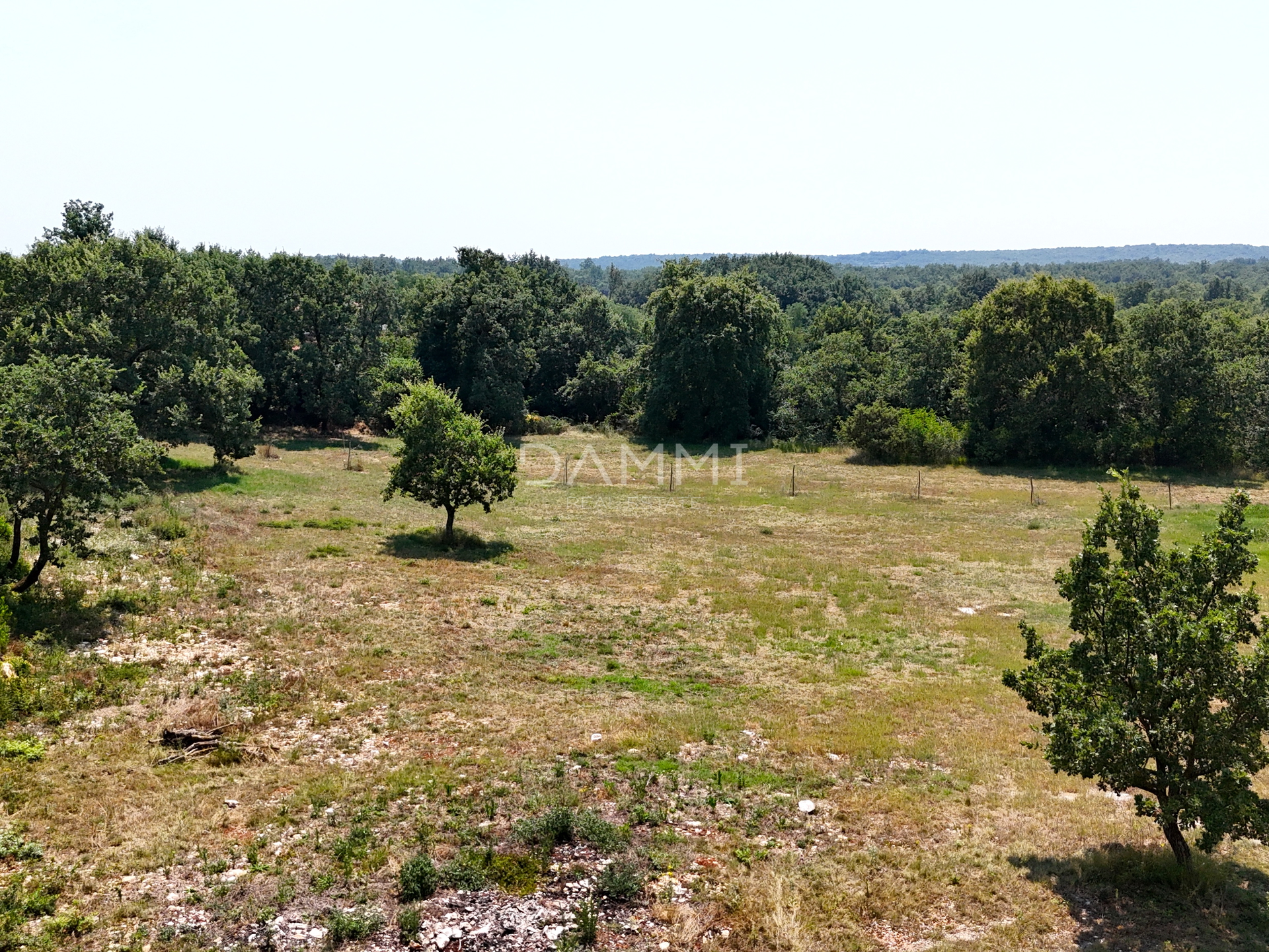 ISTRIA, KANFANAR - LARGE BUILDING LAND IN THE BACKLANDS OF ROVINJ