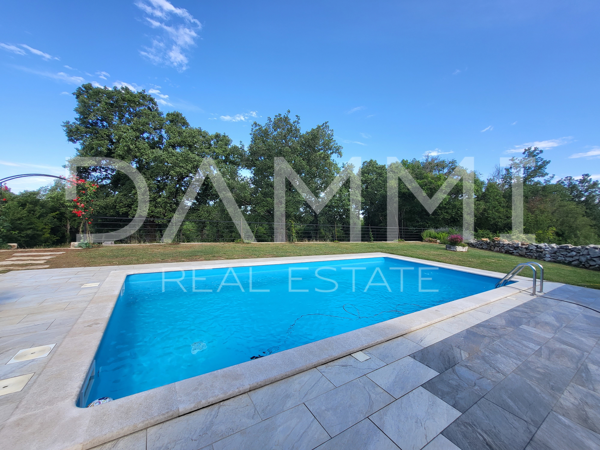 ISTRA&comma; VRSAR - Samostoje&cacute;a kamena ku&cacute;a s bazenom