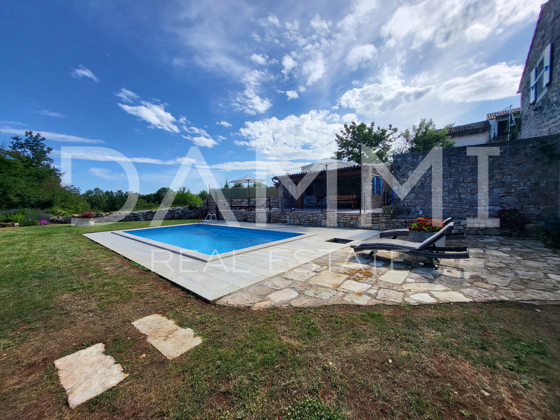 ISTRA&comma; VRSAR - Samostoje&cacute;a kamena ku&cacute;a s bazenom