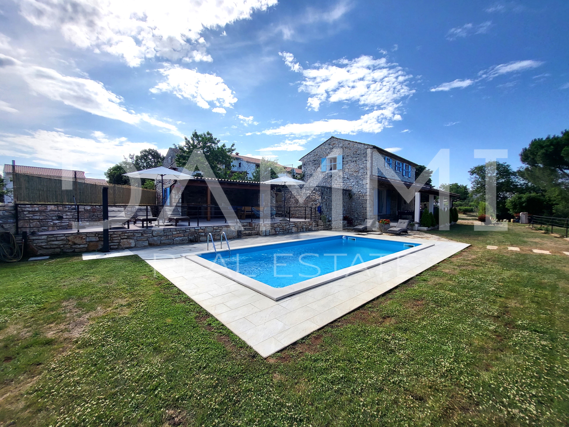 ISTRA&comma; VRSAR - Samostoje&cacute;a kamena ku&cacute;a s bazenom