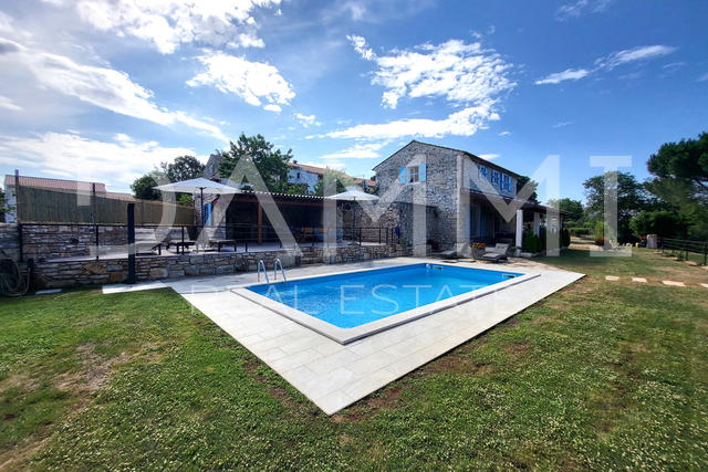 ISTRA, VRSAR - Samostojeća kamena kuća s bazenom