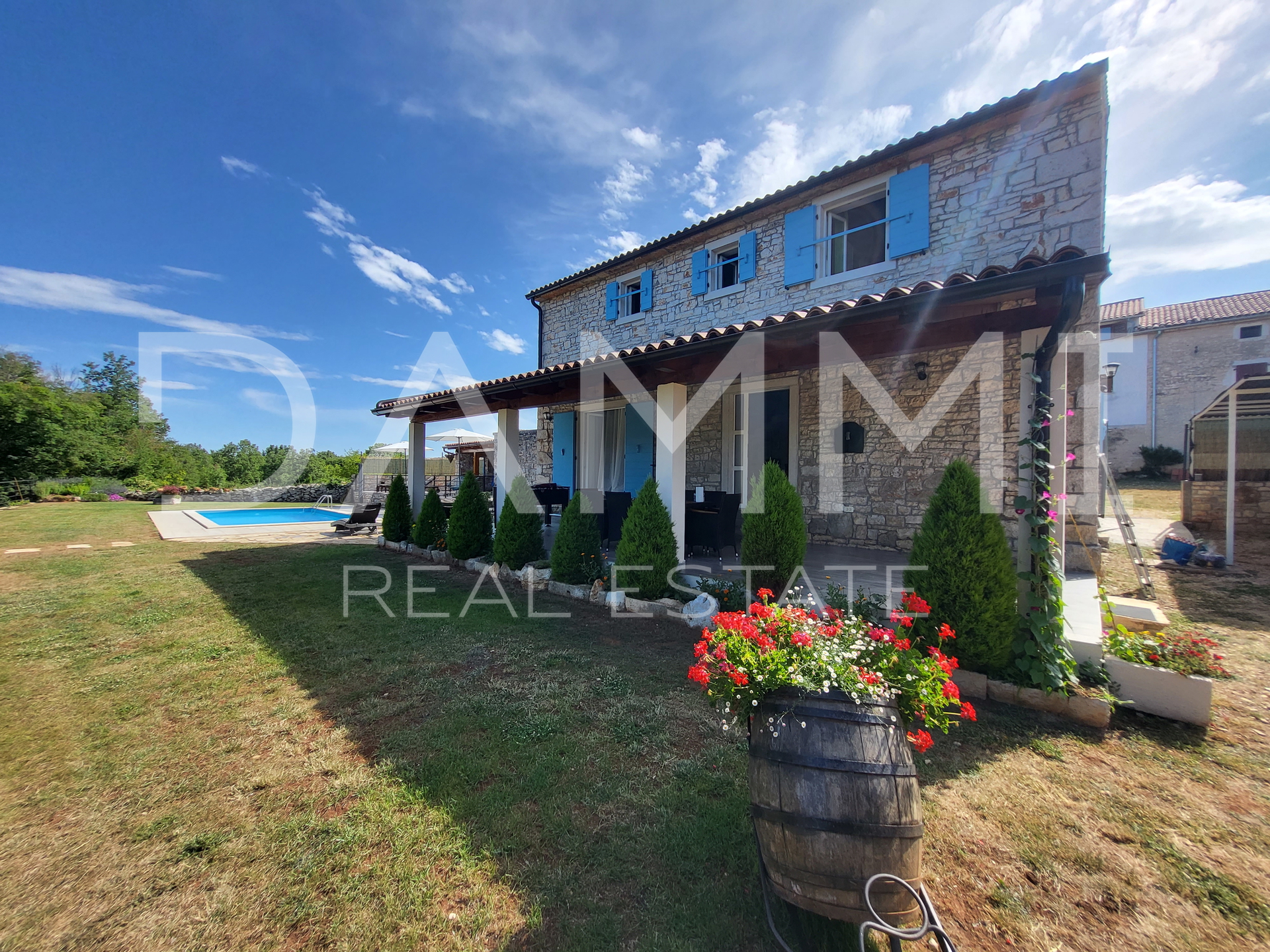 ISTRA&comma; VRSAR - Samostoje&cacute;a kamena ku&cacute;a s bazenom