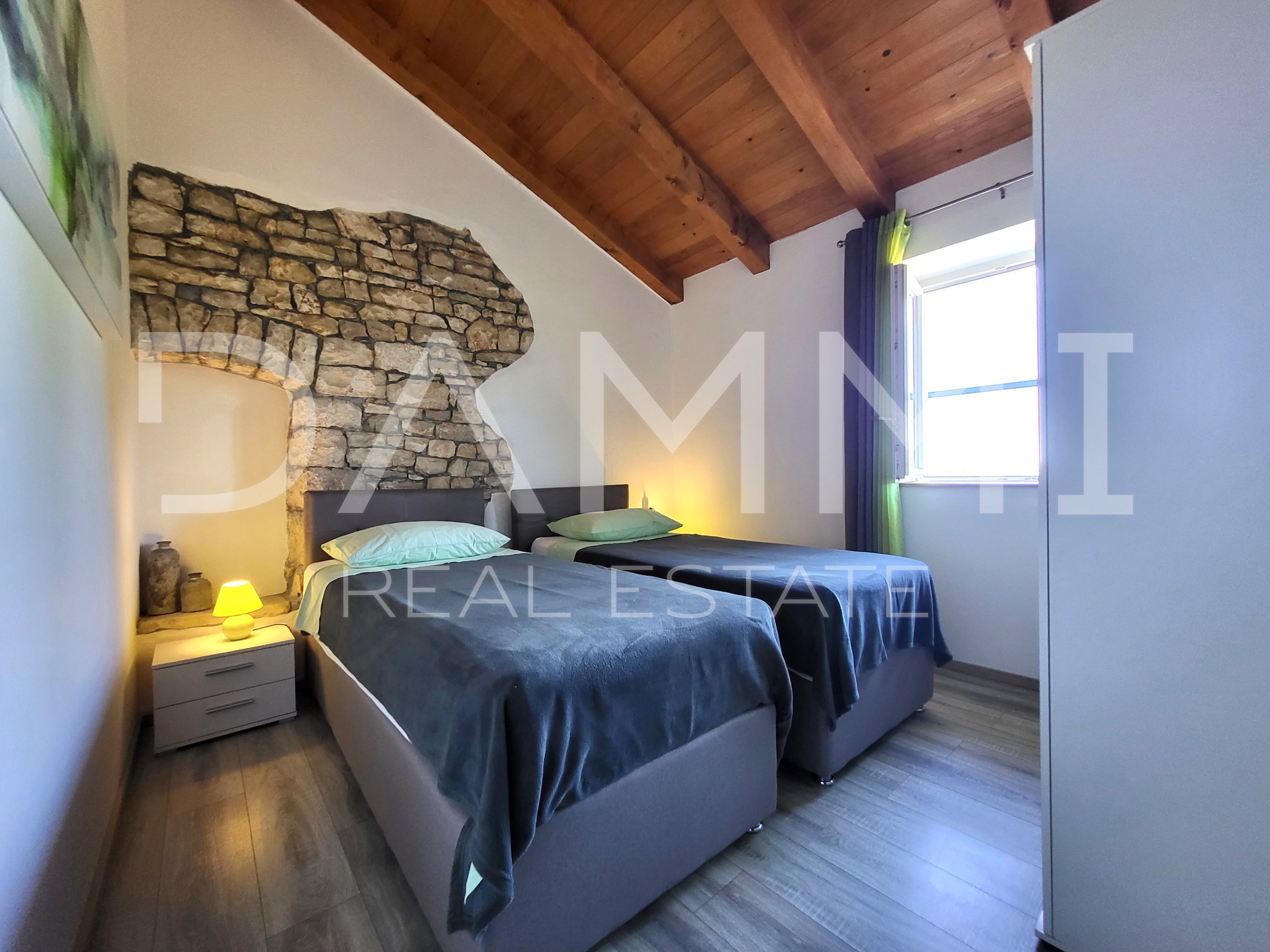 ISTRA&comma; VRSAR - Samostoje&cacute;a kamena ku&cacute;a s bazenom