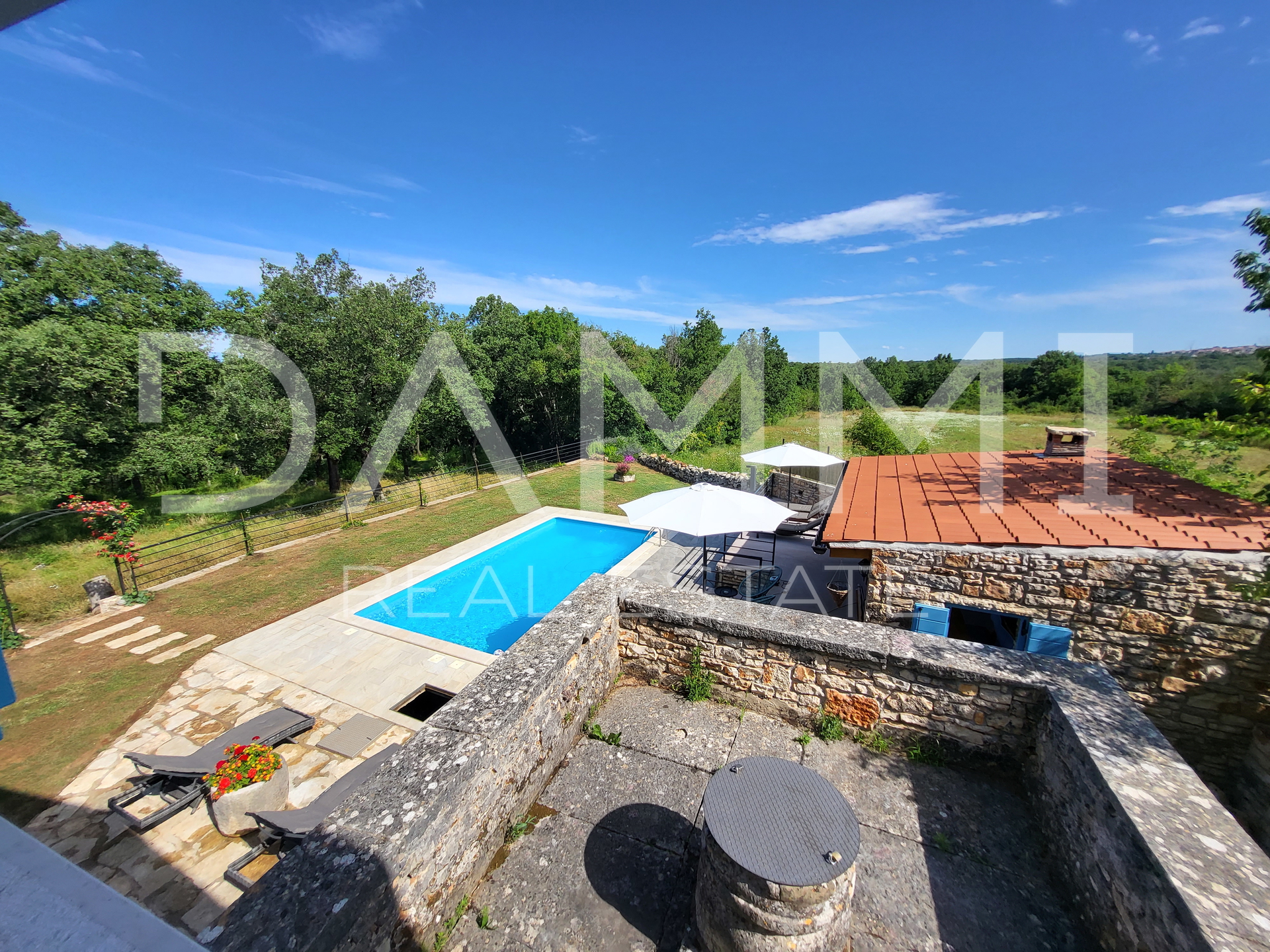 ISTRA&comma; VRSAR - Samostoje&cacute;a kamena ku&cacute;a s bazenom