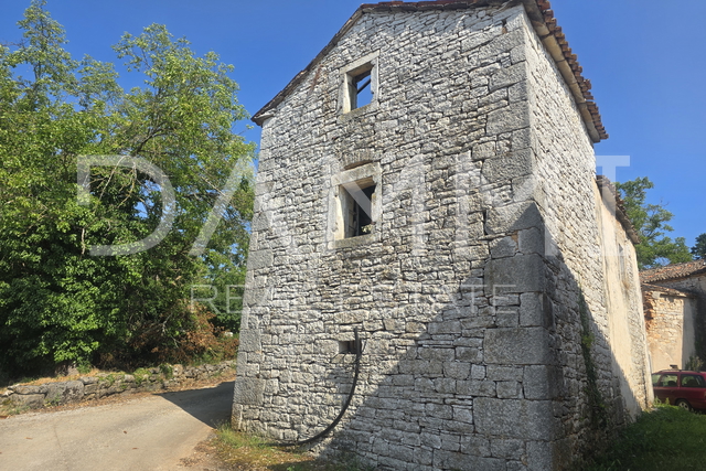 Istra,  Muntrilj kamena kuća za renovaciju
