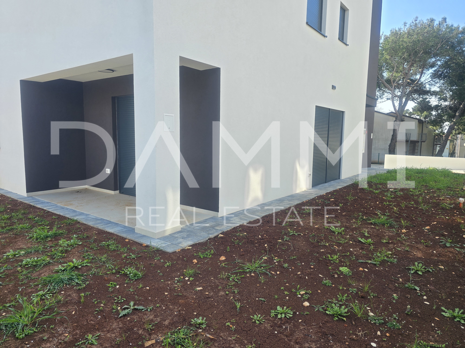 Istra&comma; Medulin&comma; novi stan sa velikim vrtom blizu pla&zcaron;e