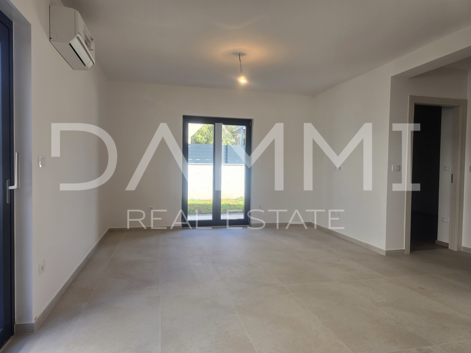 Istra&comma; Medulin&comma; novi stan sa velikim vrtom blizu pla&zcaron;e