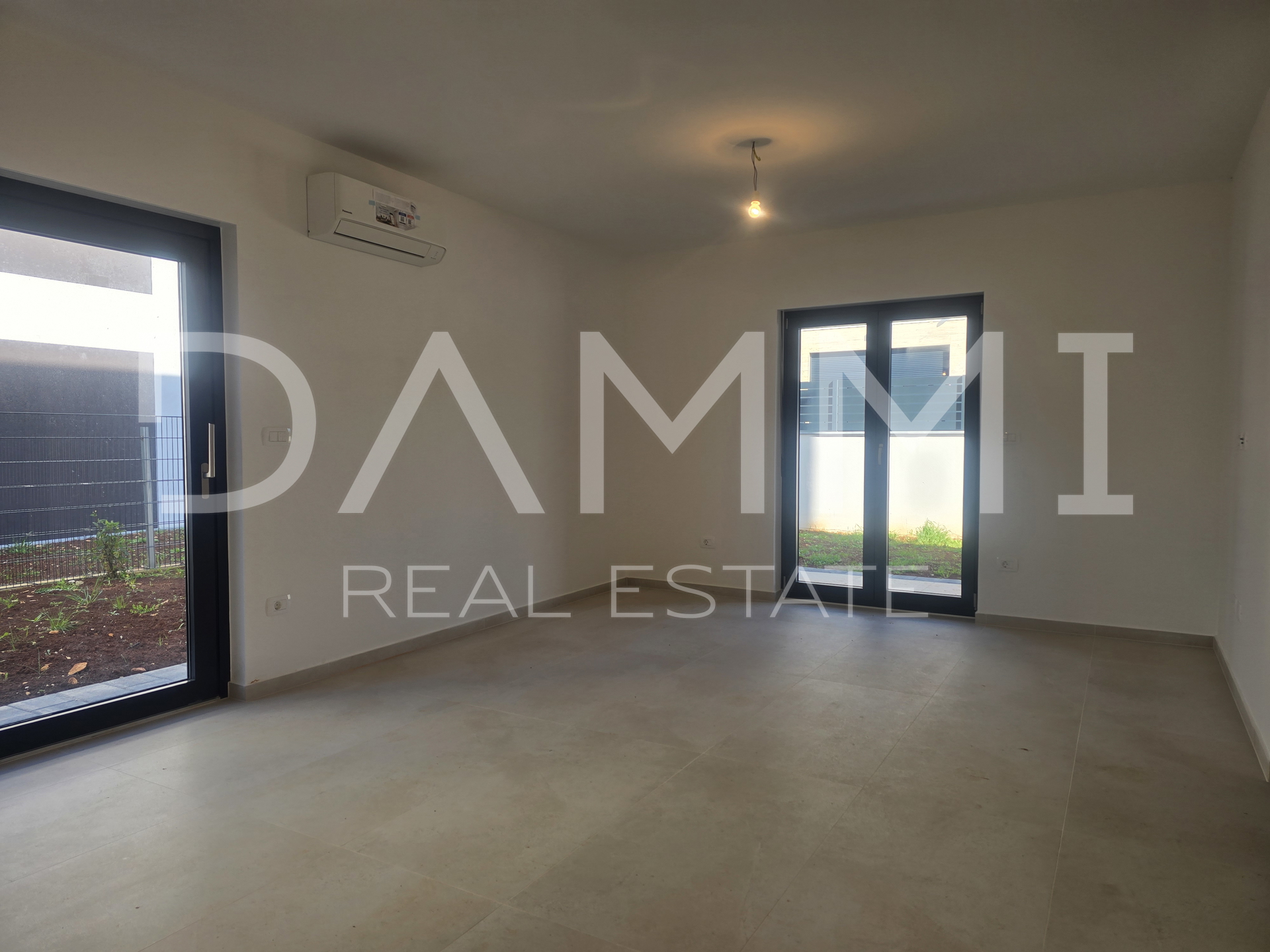 Istra&comma; Medulin&comma; novi stan sa velikim vrtom blizu pla&zcaron;e