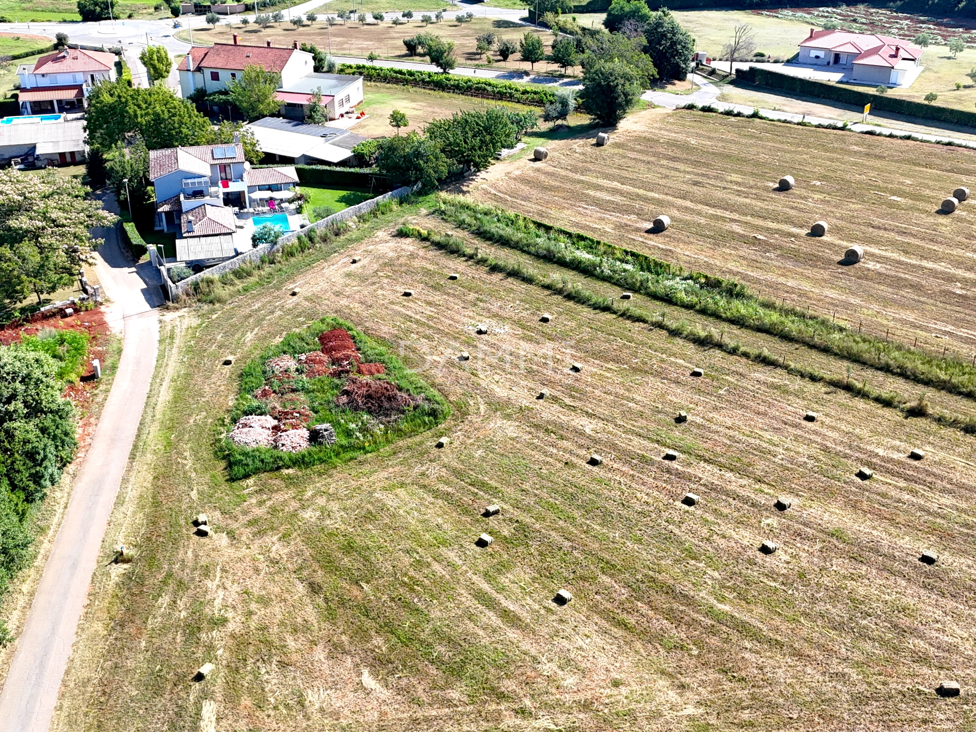 ISTRIEN, BARBAN – Baugrundstück mit Infrastruktur 2998 m2