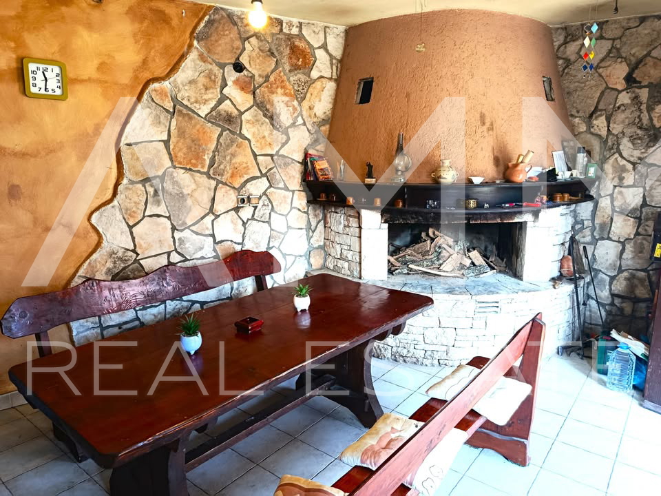 Re&zcaron;anci &ndash; dvije povezane ku&cacute;e&comma; potpuno obnovljene i namje&scaron;tene