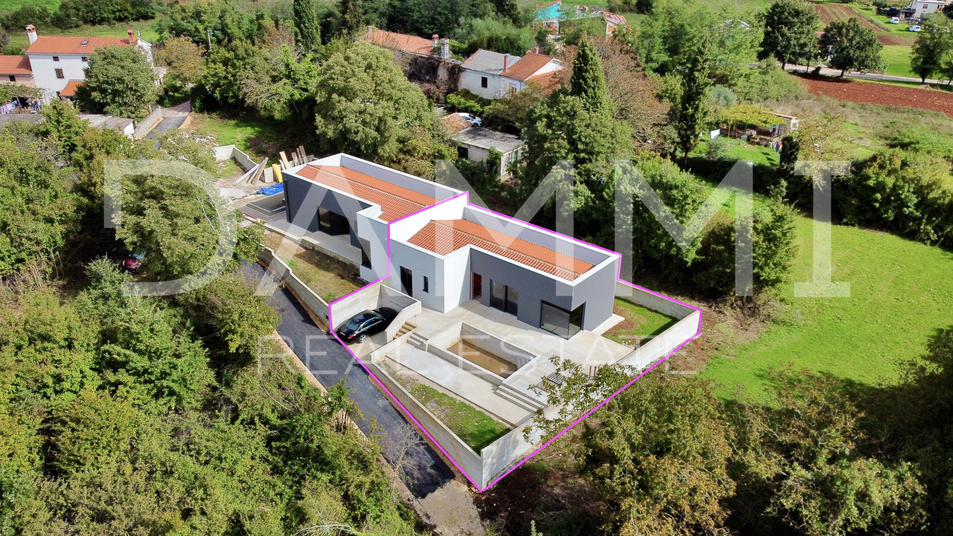 ISTRA, BARBAN - Dvojna kuća okružena zelenilom