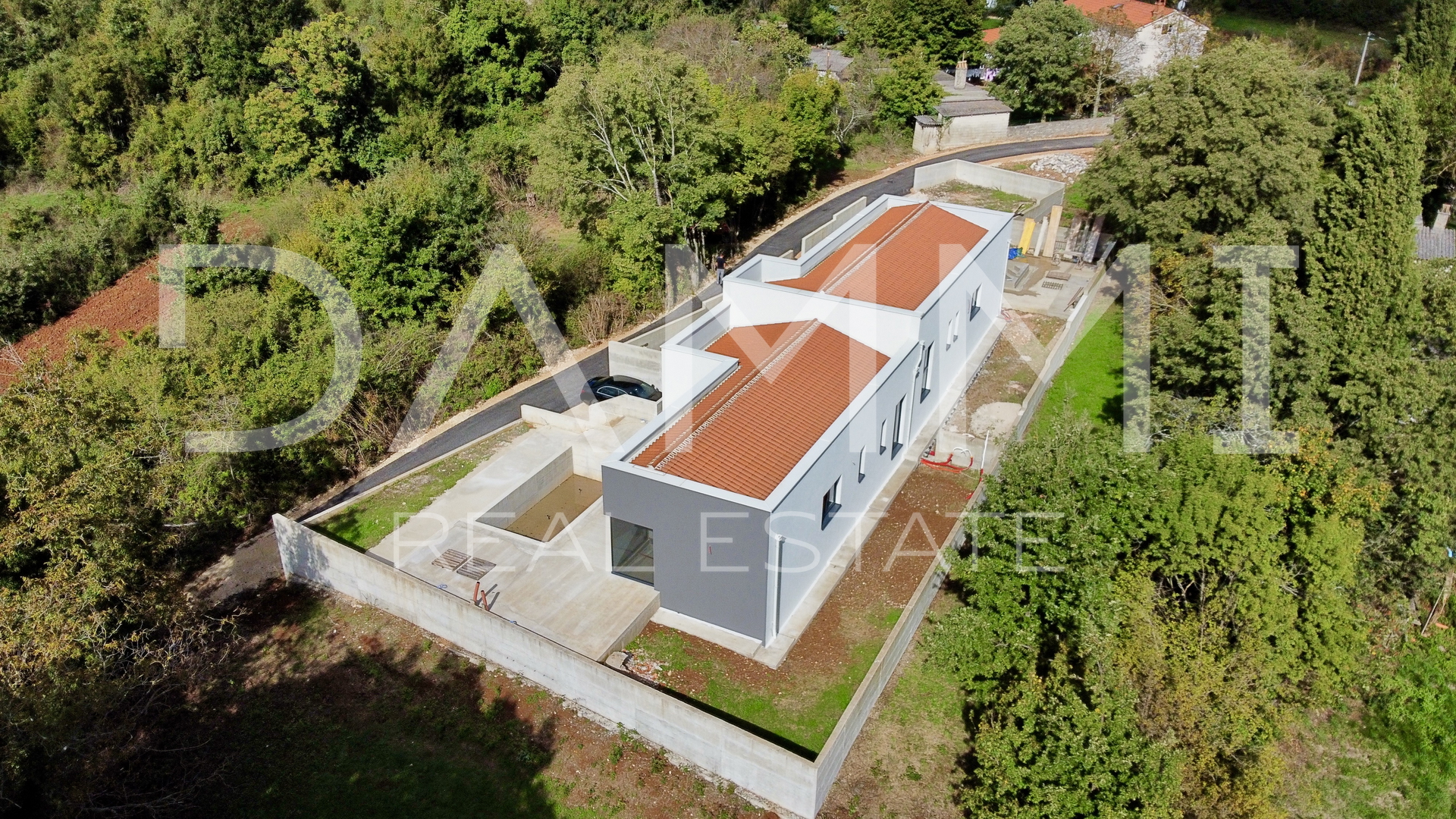 ISTRA, BARBAN - Dvojna kuća okružena zelenilom