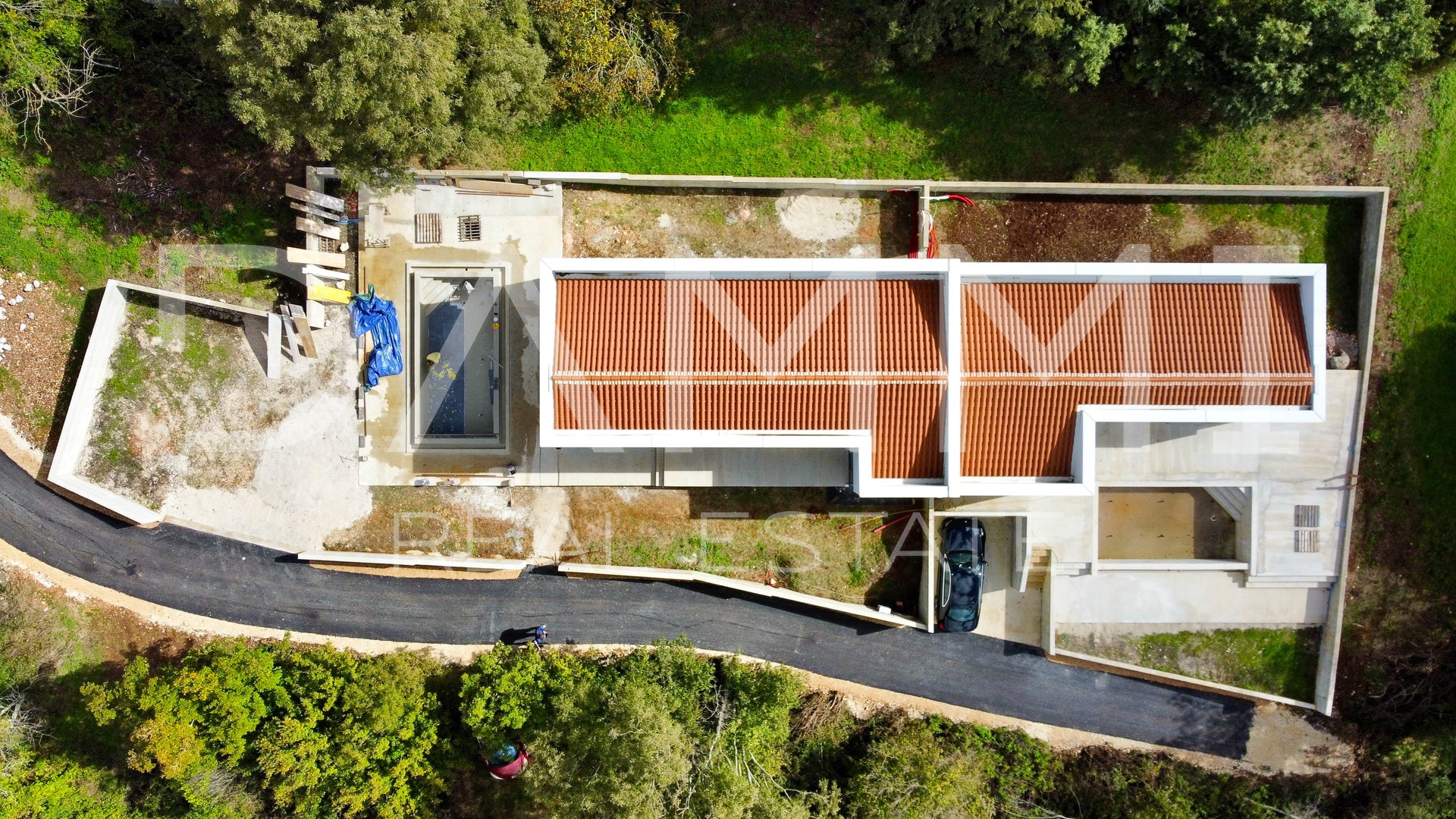 ISTRA, BARBAN - Dvojna kuća okružena zelenilom