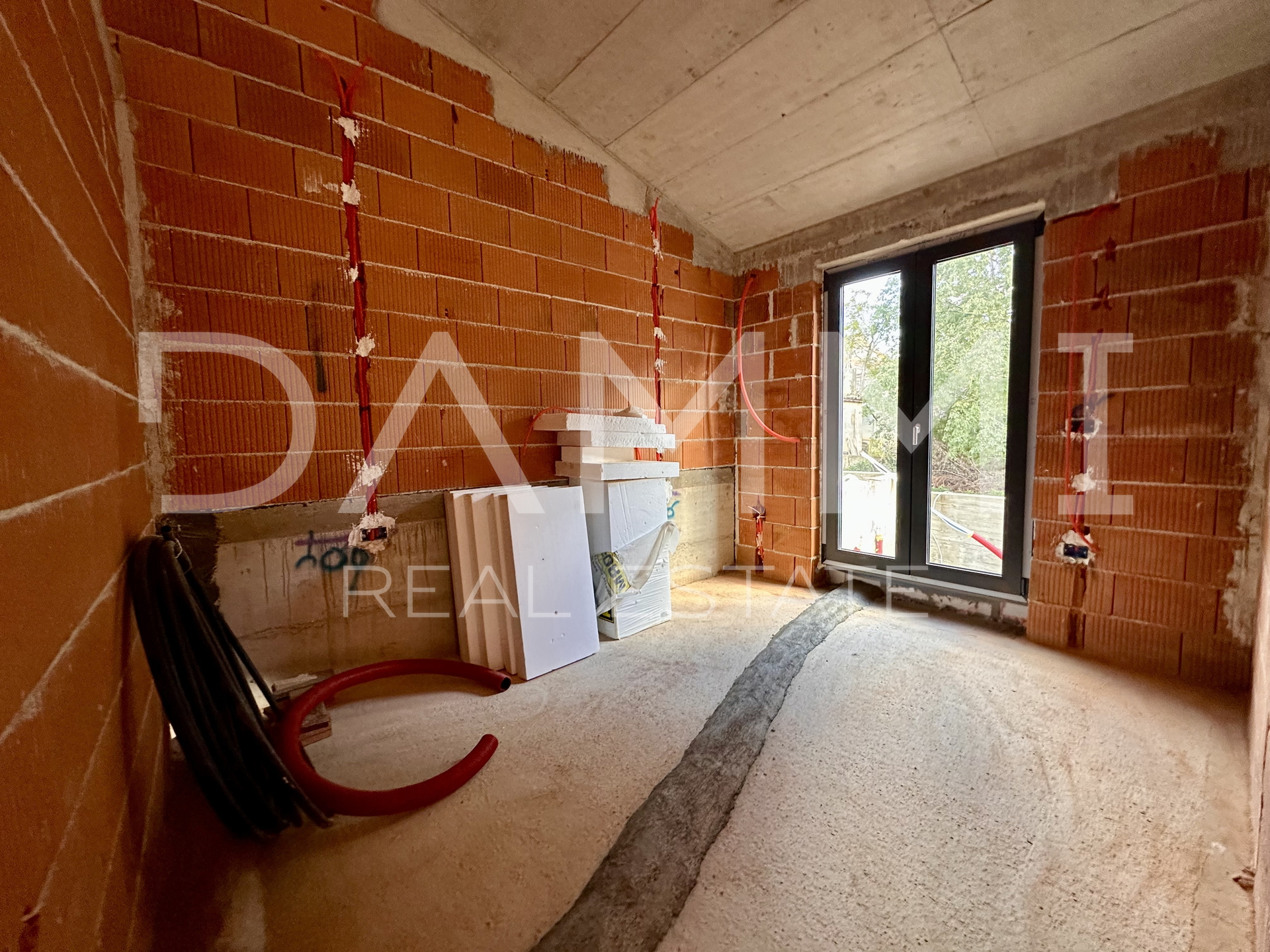 ISTRA, BARBAN - Dvojna kuća okružena zelenilom