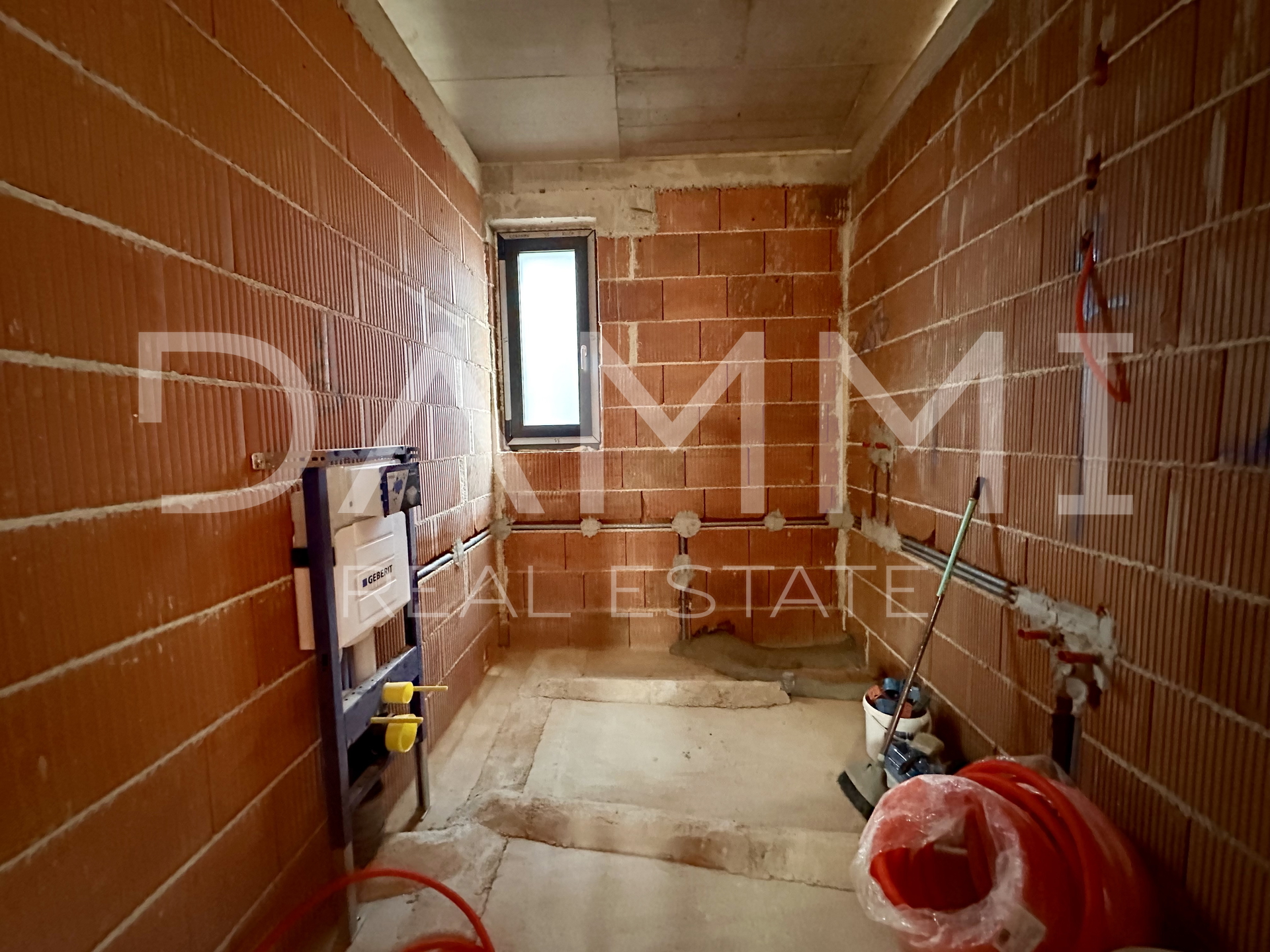 ISTRA, BARBAN - Dvojna kuća okružena zelenilom