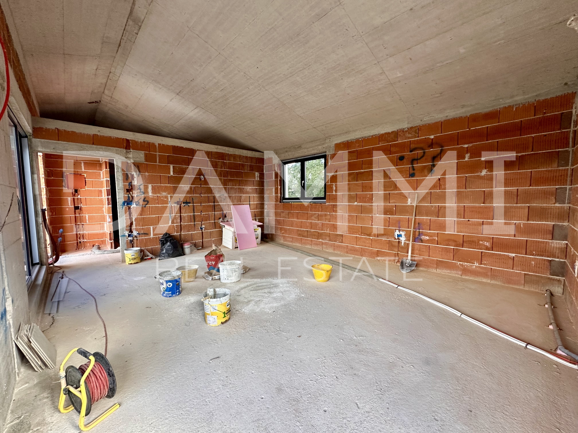 ISTRA, BARBAN - Dvojna kuća okružena zelenilom