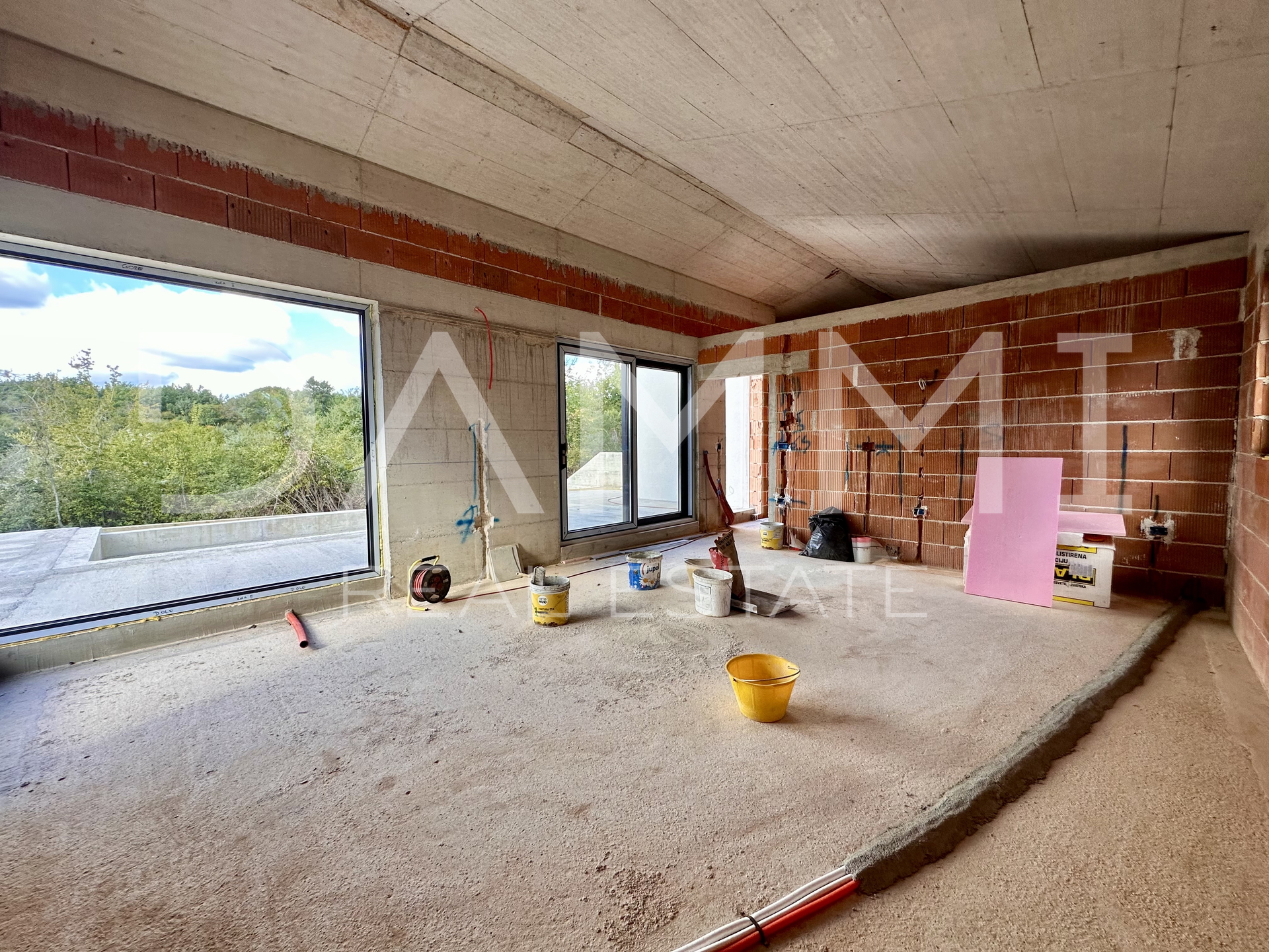 ISTRA, BARBAN - Dvojna kuća okružena zelenilom