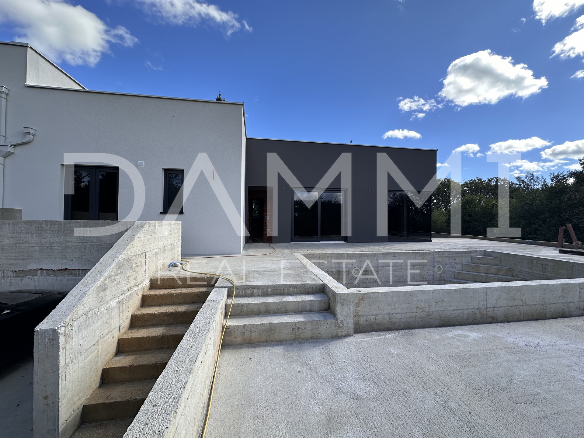 ISTRA, BARBAN - Dvojna kuća okružena zelenilom