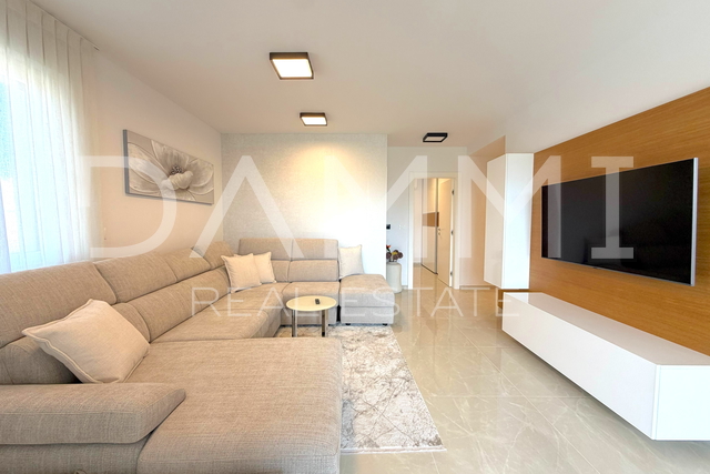 ISTRA, POREČ - KOMPLETNO UREĐEN DVOSOBAN STAN U BLIZINI MORA