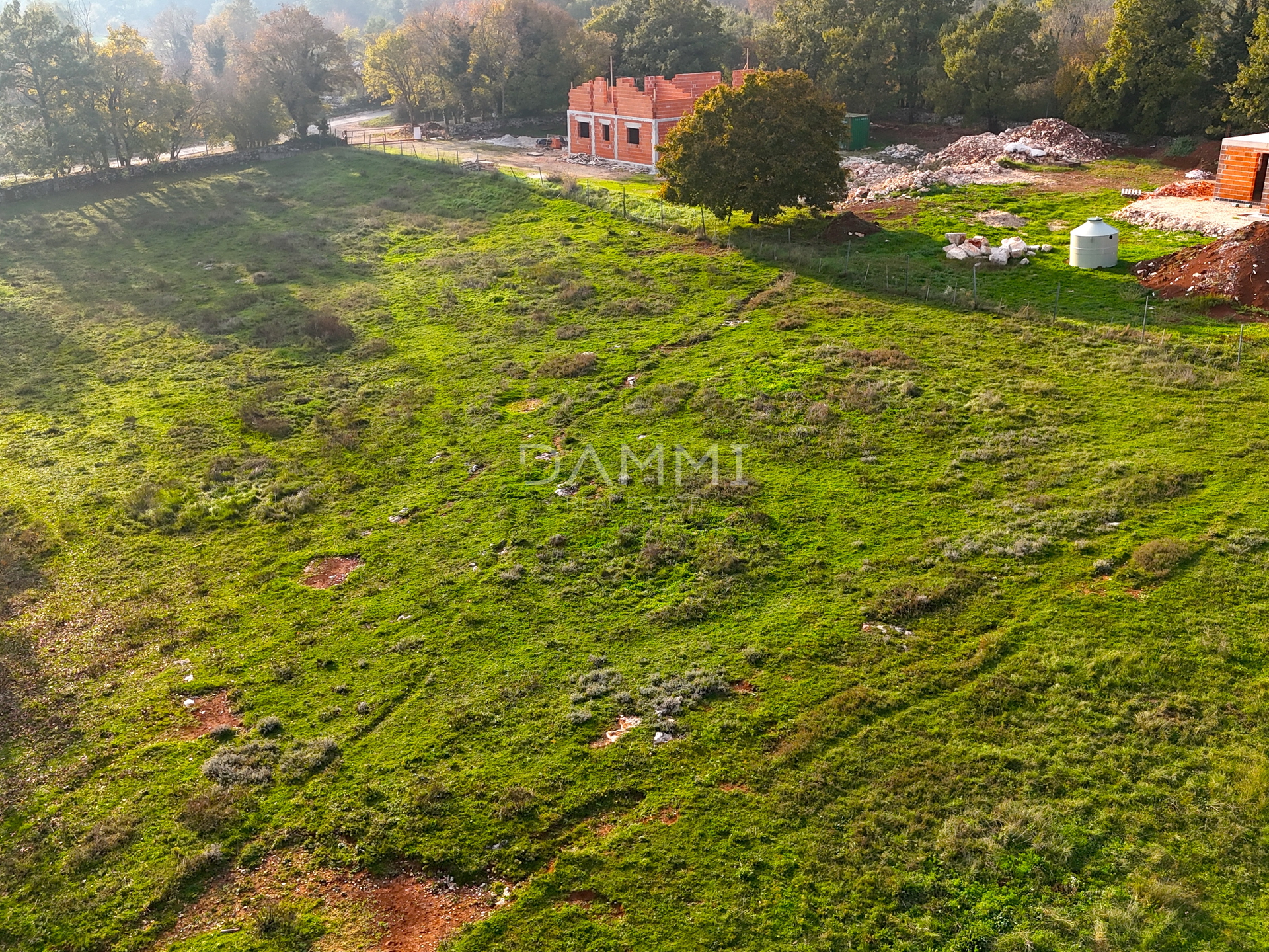 ISTRIEN, ŽMINJ - Geräumiges Baugrundstück in ruhiger Lage