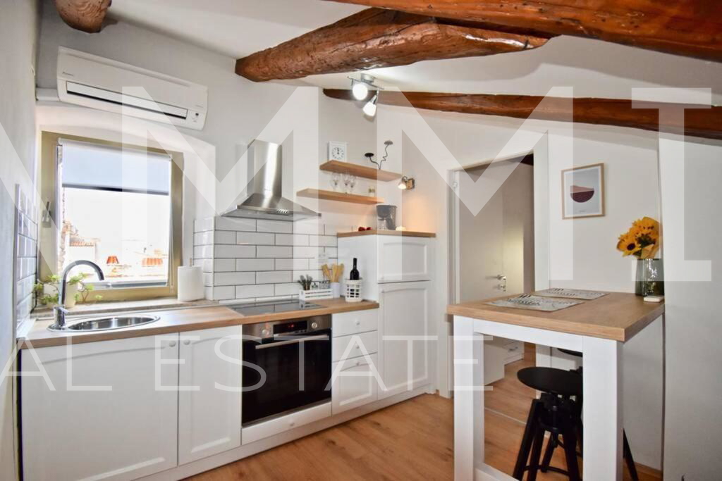 PULA&comma; CENTAR - Ekskluzivno 2 apartmana na top lokaciji