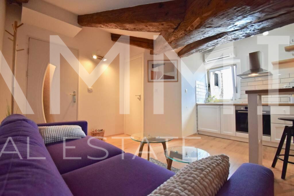 PULA&comma; CENTAR - Ekskluzivno 2 apartmana na top lokaciji