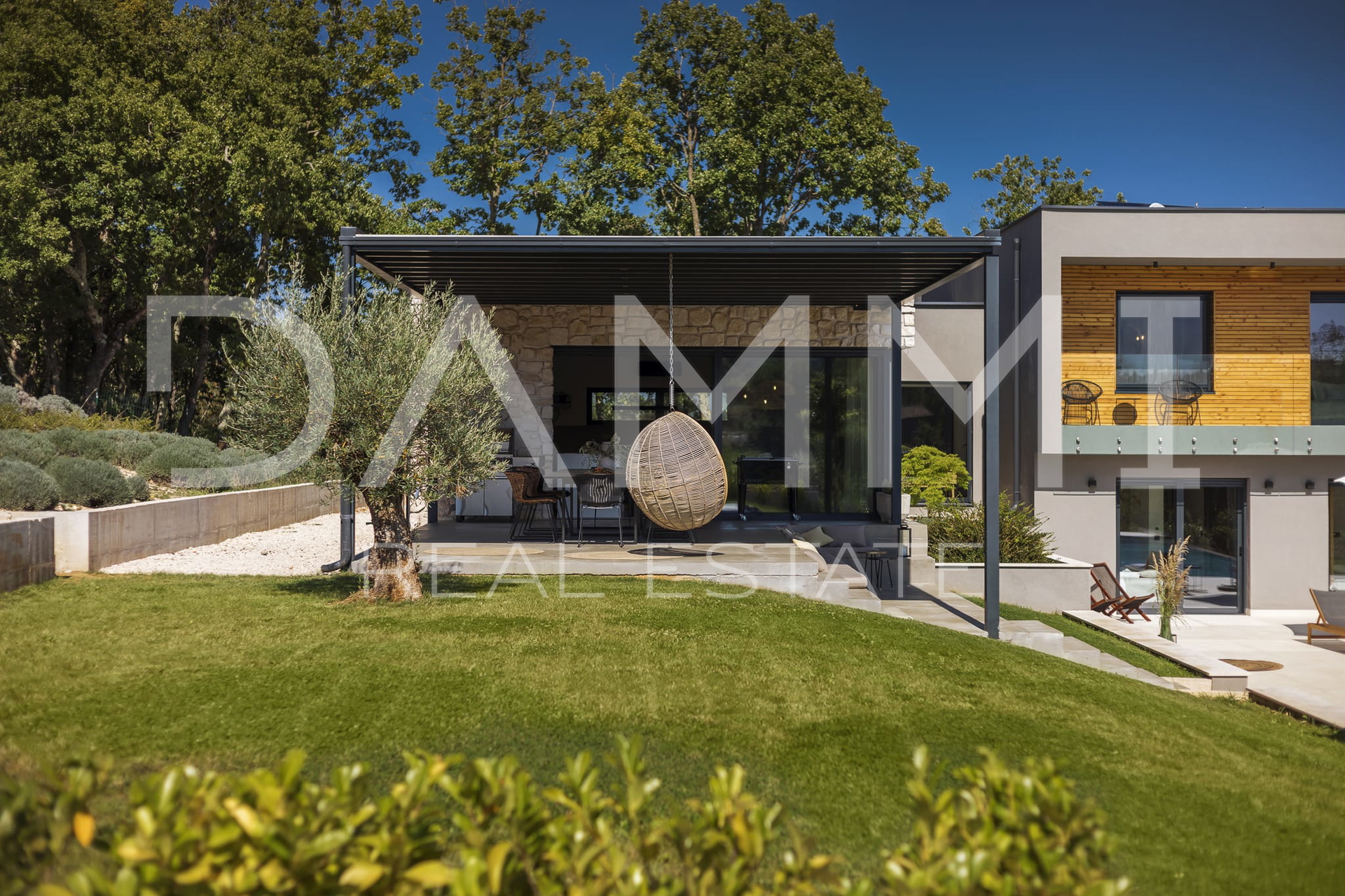 MOTOVUN&comma; OKOLICA - Ekskluzivna luksuzna vila