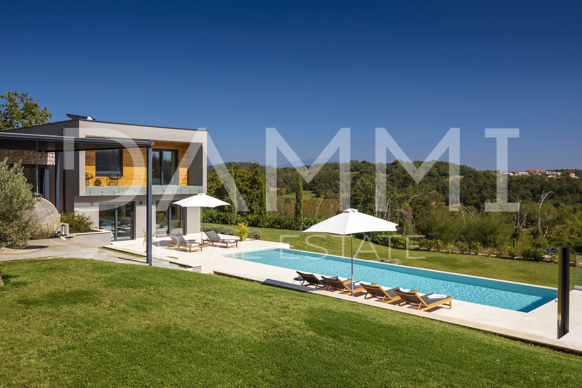 MOTOVUN&comma; OKOLICA - Ekskluzivna luksuzna vila