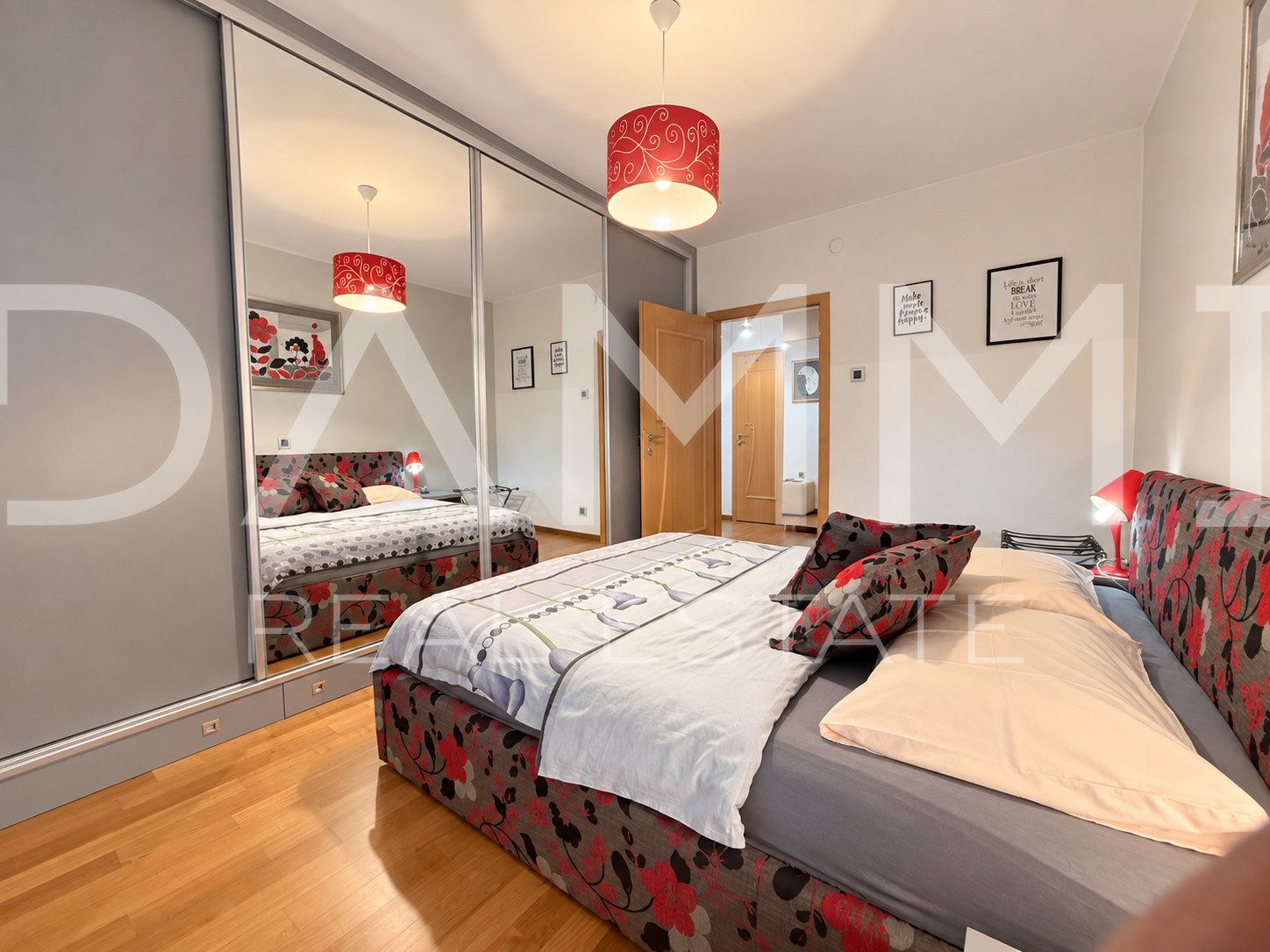 Pula &ndash; centar 61&comma;85 m&sup2;&comma; 2 spava&cacute;e sobe i 2 balkona-potpuno namje&scaron;ten i useljiv
