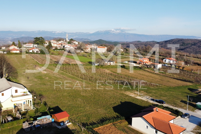 PAZIN, LINDAR - Građevinsko zemljište 1700m2