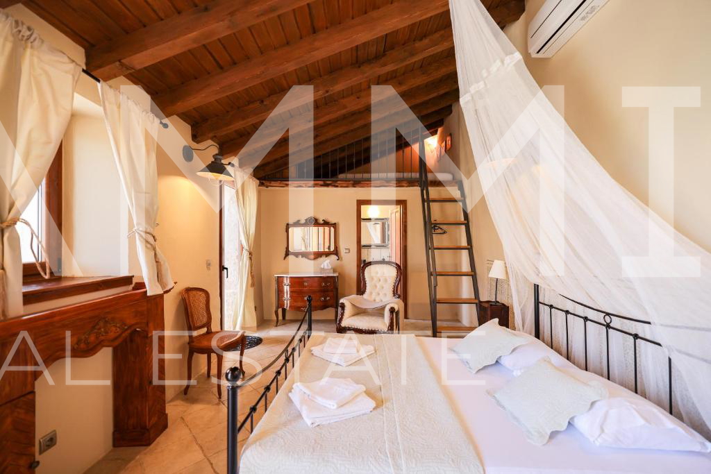 SJEVERNA DALMACIJA&comma; TRIBANJ - Unikanta kamena vila s panoramskim pogledom na more