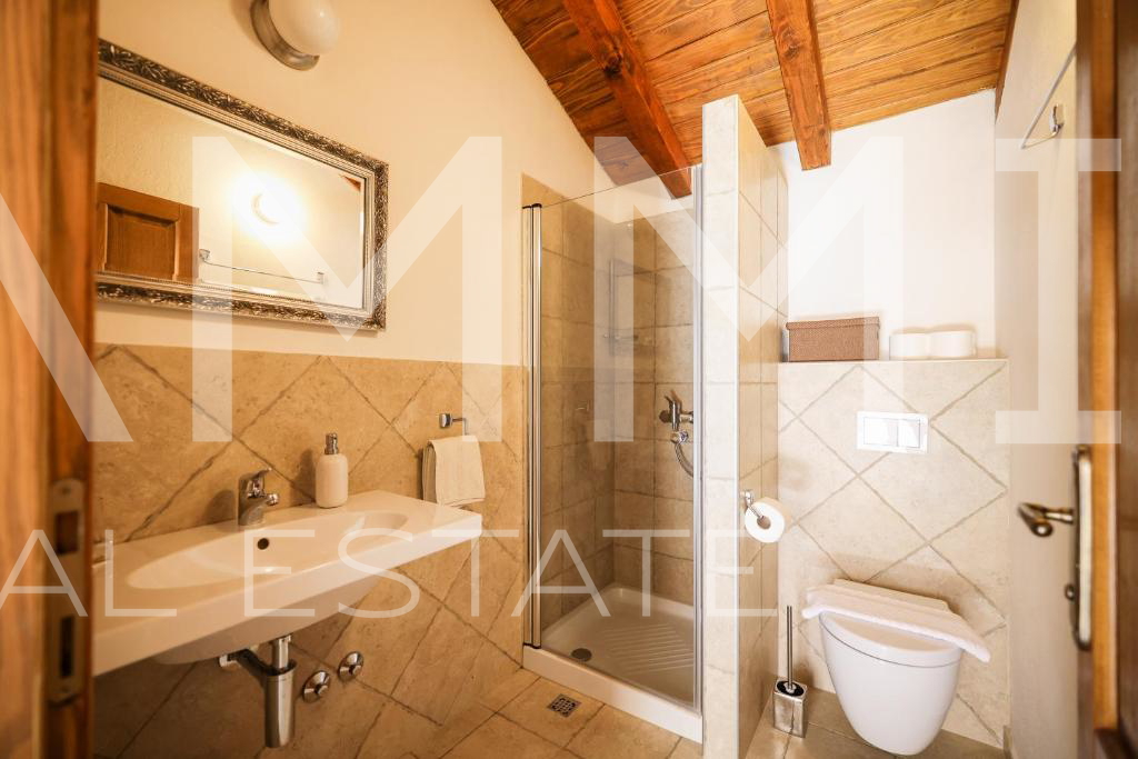 SJEVERNA DALMACIJA&comma; TRIBANJ - Unikanta kamena vila s panoramskim pogledom na more