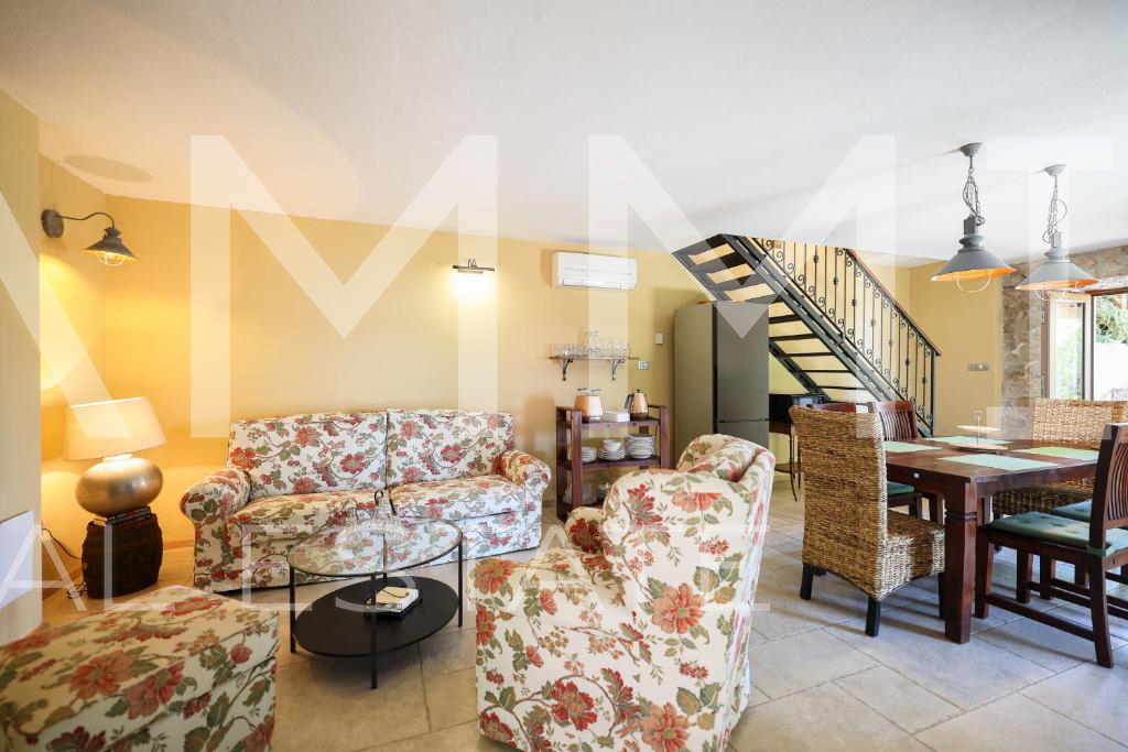 SJEVERNA DALMACIJA&comma; TRIBANJ - Unikanta kamena vila s panoramskim pogledom na more