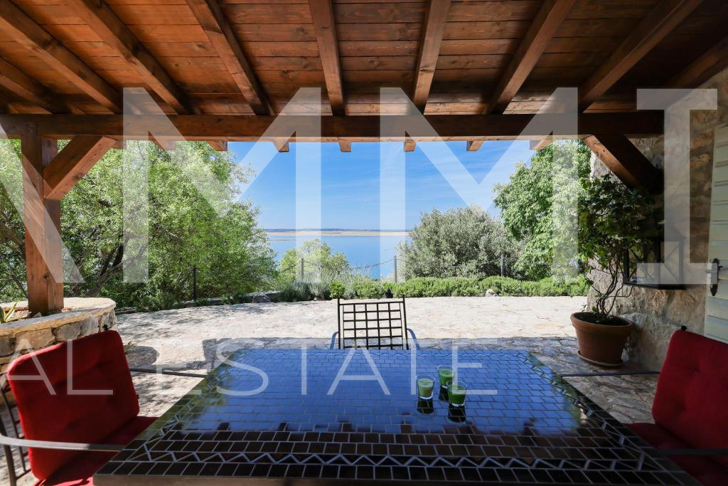 SJEVERNA DALMACIJA&comma; TRIBANJ - Unikanta kamena vila s panoramskim pogledom na more