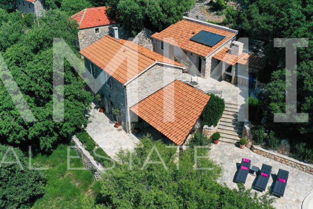 SJEVERNA DALMACIJA&comma; TRIBANJ - Unikanta kamena vila s panoramskim pogledom na more